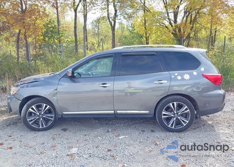 2017 Nissan Pathfinder Platinum z USA, uszkodzony, nr VIN 5N1DR2MM5HC620655